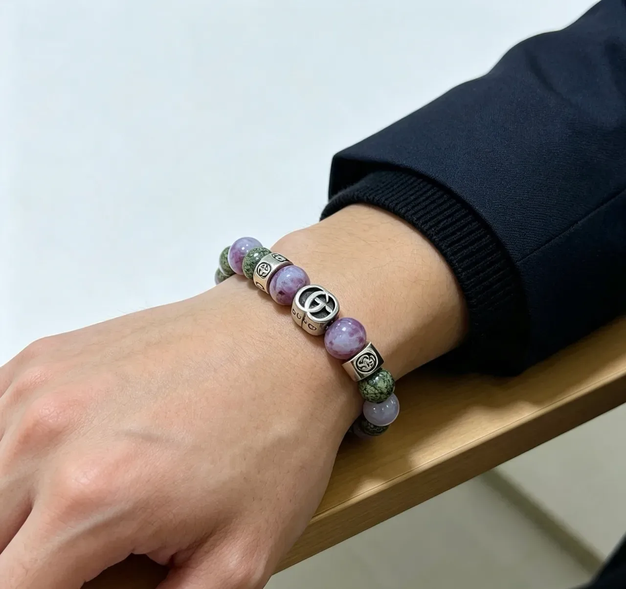 Gucci Beaded Marbled Stone and Interlocking G Charm Bracelet 8
