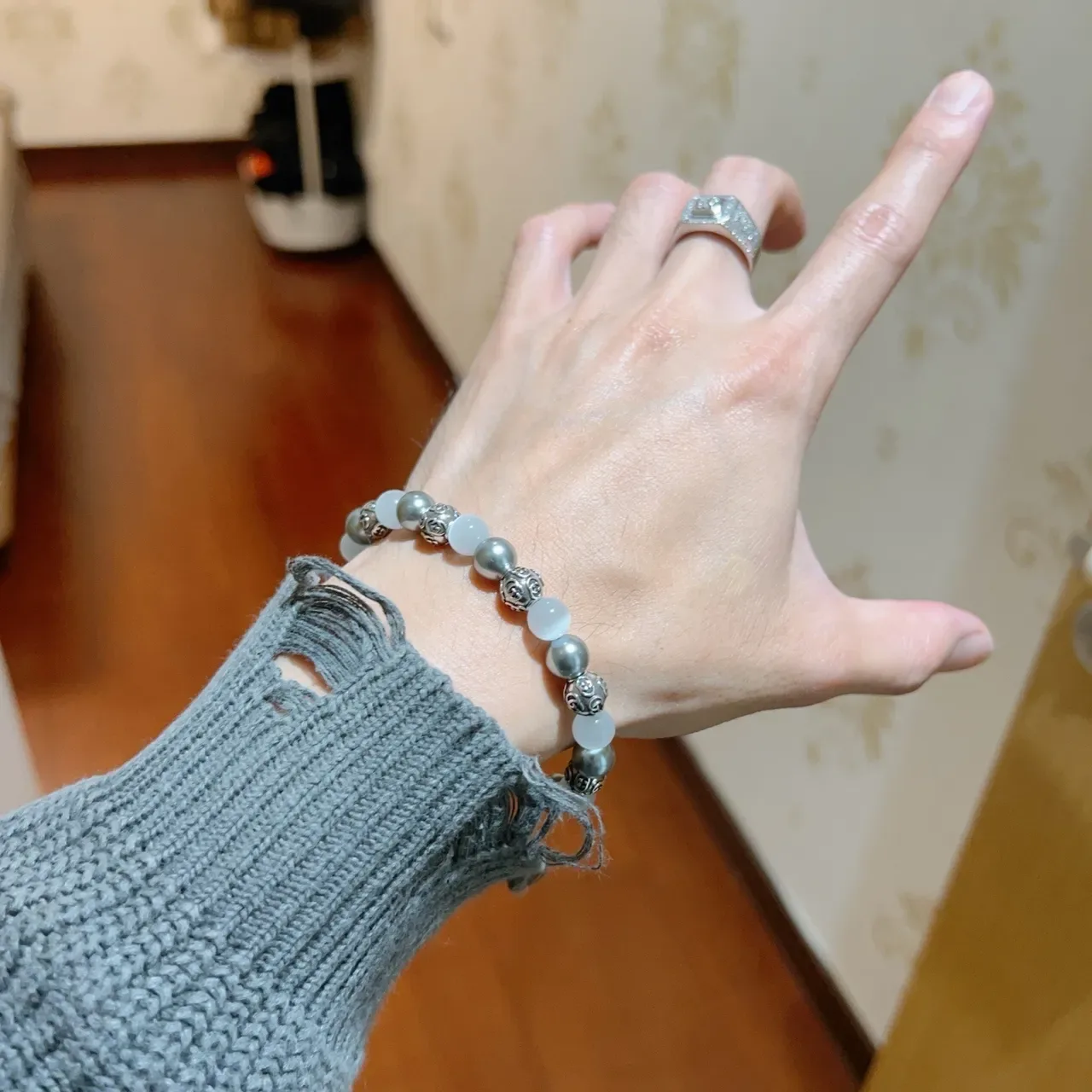 Gucci Beaded Pearl and Cat's-Eye Stone Stretch Bracelet 4
