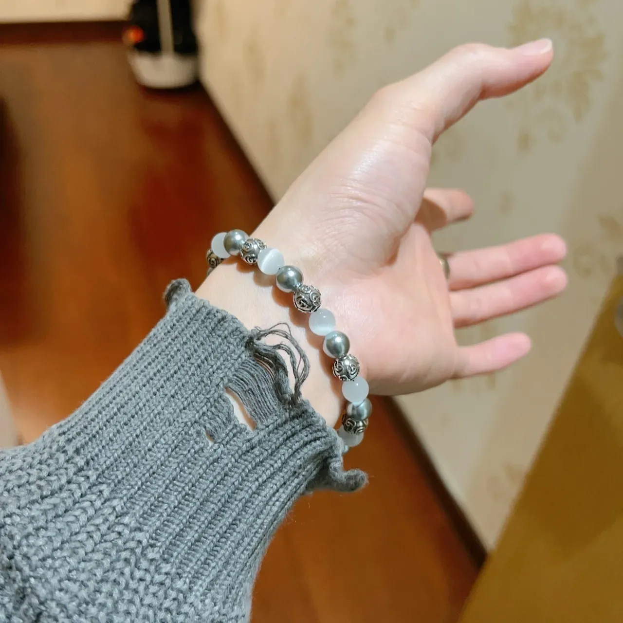 Gucci Beaded Pearl and Cat's-Eye Stone Stretch Bracelet 7