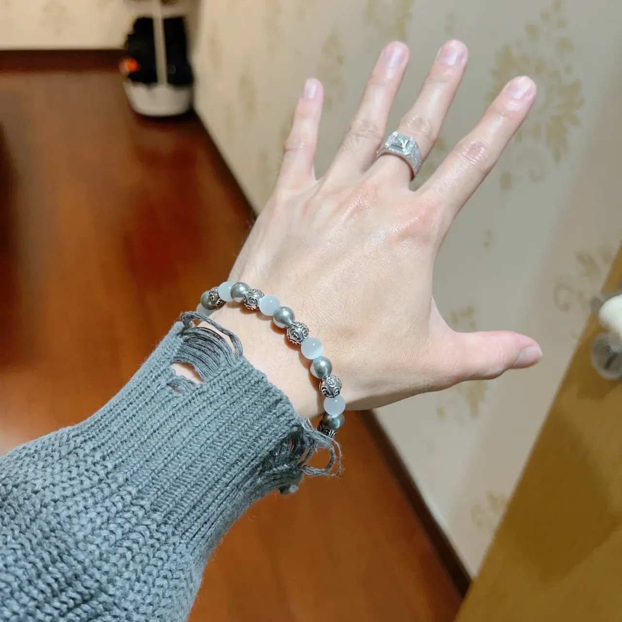 Gucci Beaded Pearl and Cat's-Eye Stone Stretch Bracelet 8