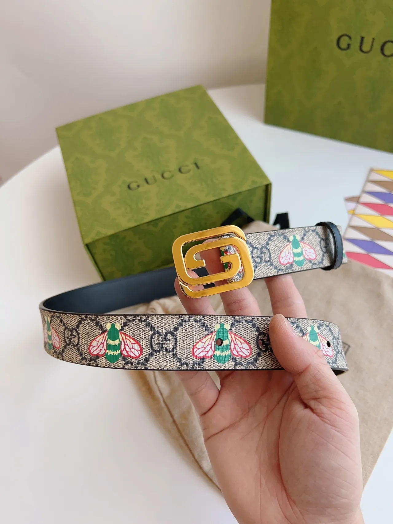 Gucci Motif Abeille GG Ceinture Beige Noir Toile Monogram Ceinture en Cuir Brodé 3