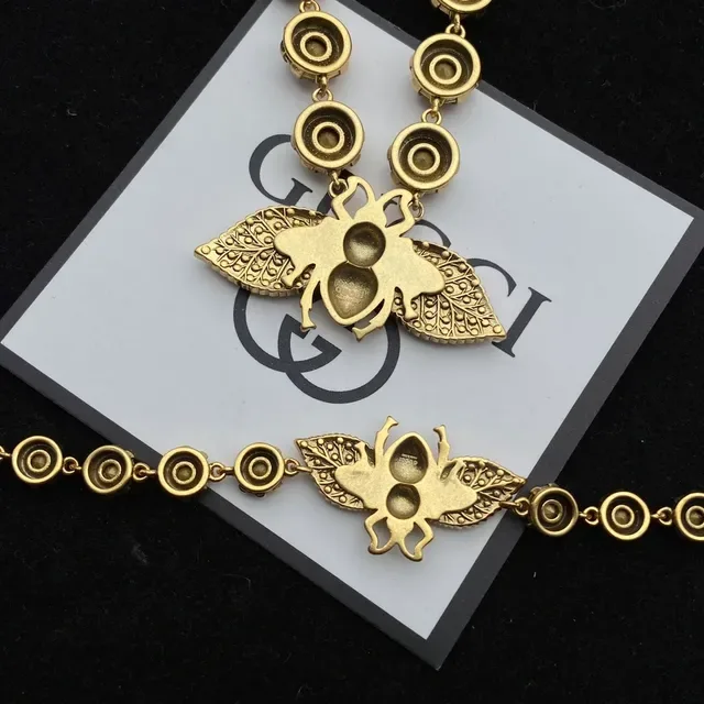 Gucci Collier Doré Transparente Incrusté de Cristaux Chaîne Maillon Motif d'Abeille 6