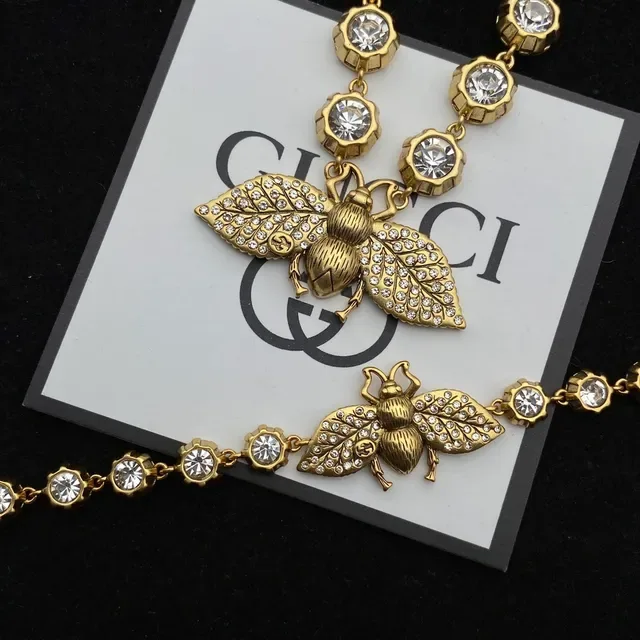 Gucci Collier Doré Transparente Incrusté de Cristaux Chaîne Maillon Motif d'Abeille 7