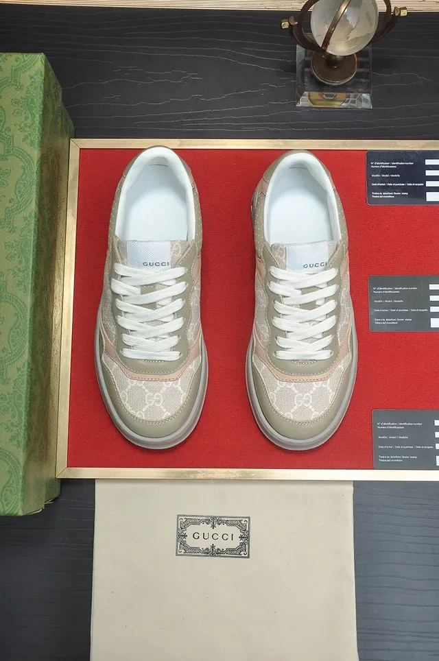Gucci Sneakers Lifestyle Beige Gris Monogrammées Textil Supérieur Perforé Tab Talon 2