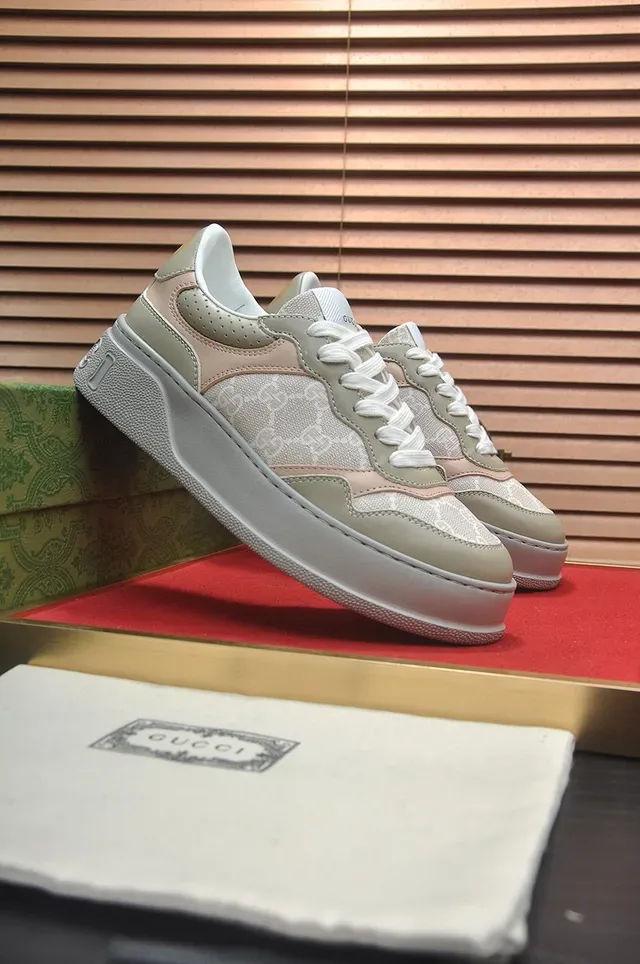 Gucci Sneakers Lifestyle Beige Gris Monogrammées Textil Supérieur Perforé Tab Talon 3