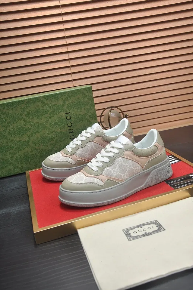 Gucci Sneakers Lifestyle Beige Gris Monogrammées Textil Supérieur Perforé Tab Talon 4