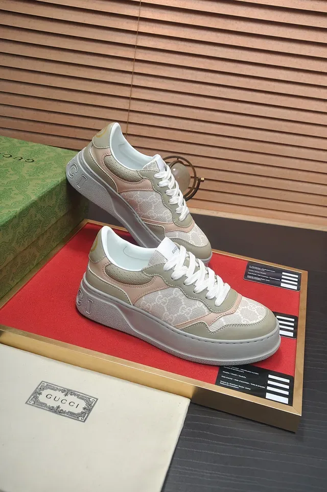 Gucci Sneakers Lifestyle Beige Gris Monogrammées Textil Supérieur Perforé Tab Talon 5
