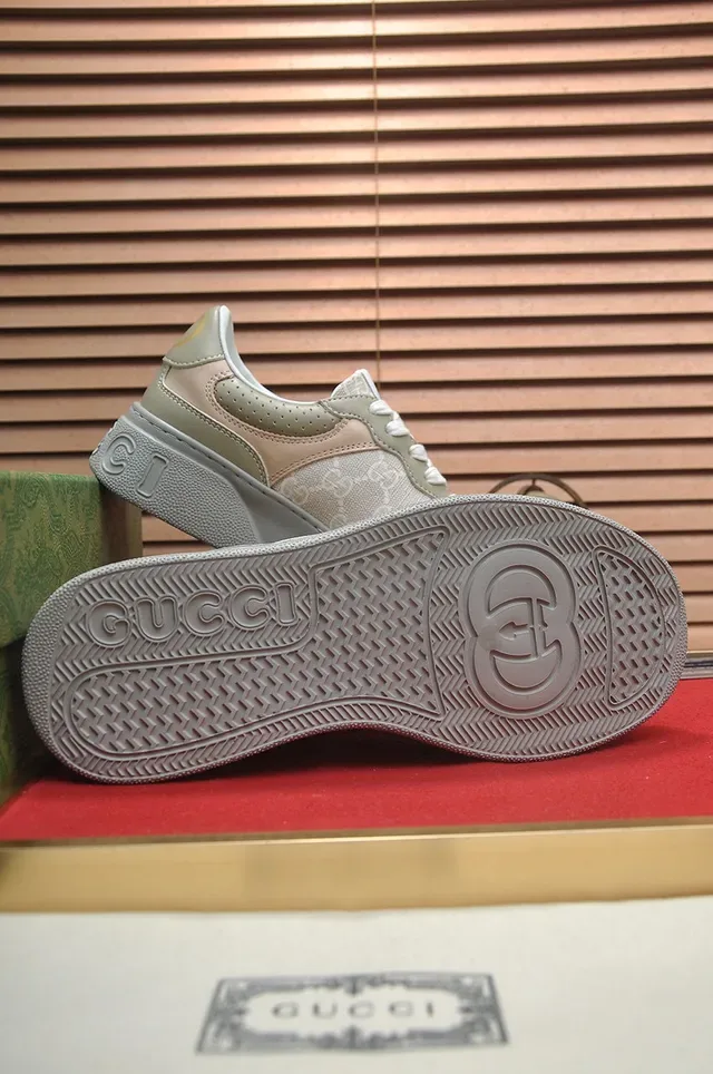 Gucci Sneakers Lifestyle Beige Gris Monogrammées Textil Supérieur Perforé Tab Talon 6