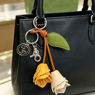 Gucci Black Beige Structured Pebbled Leather Top-Handle Boston Bag