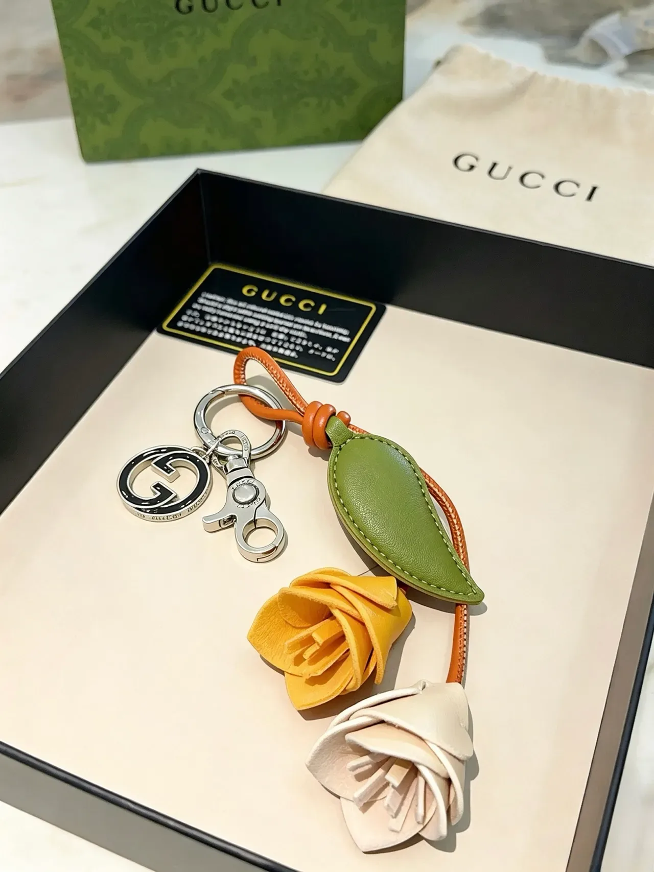 Gucci حقيبة بوسطن أسود وبيج جلد مبطن مقشر منظمة مع مقبض أعلى 3