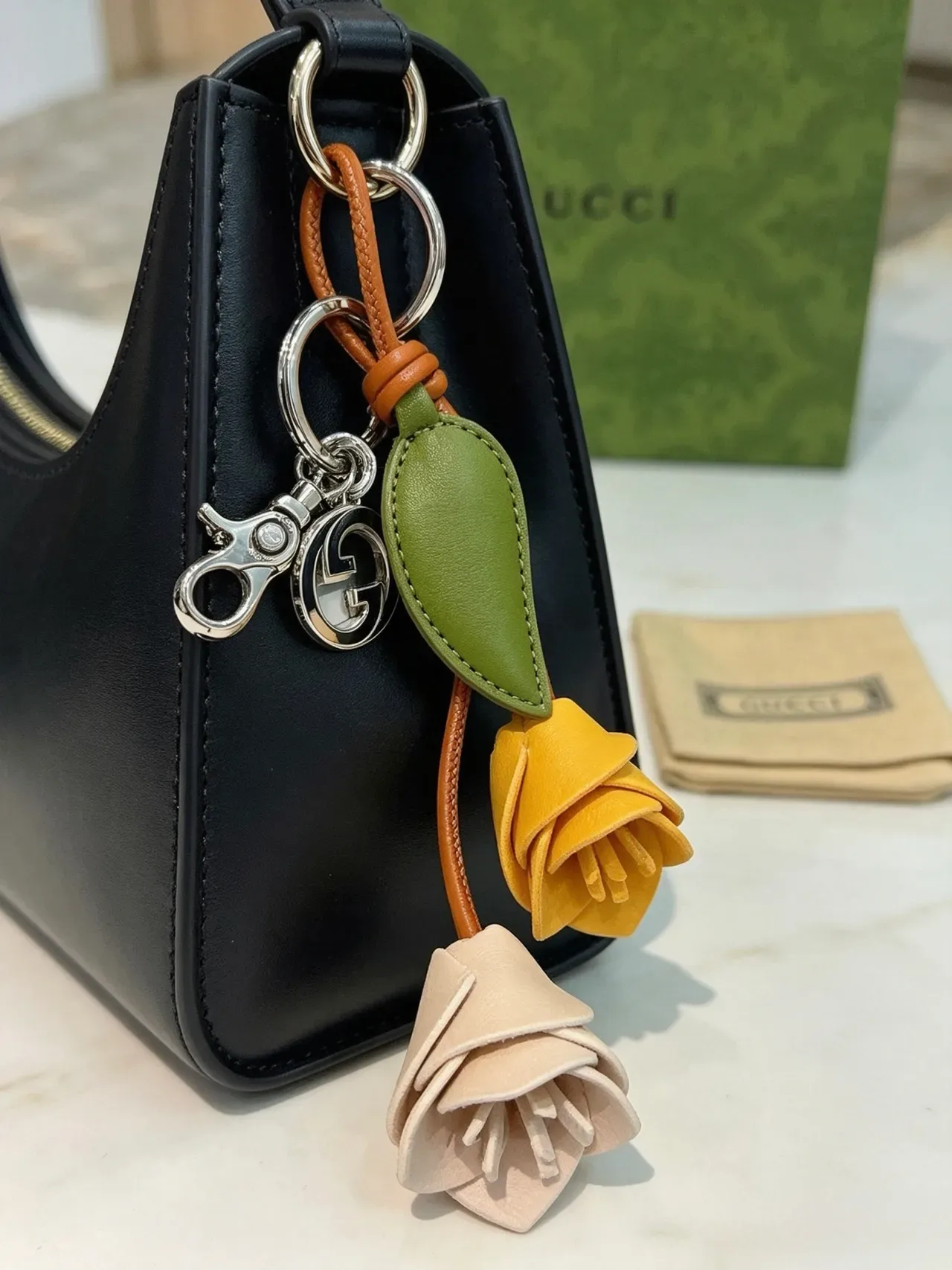 Gucci حقيبة بوسطن أسود وبيج جلد مبطن مقشر منظمة مع مقبض أعلى 5