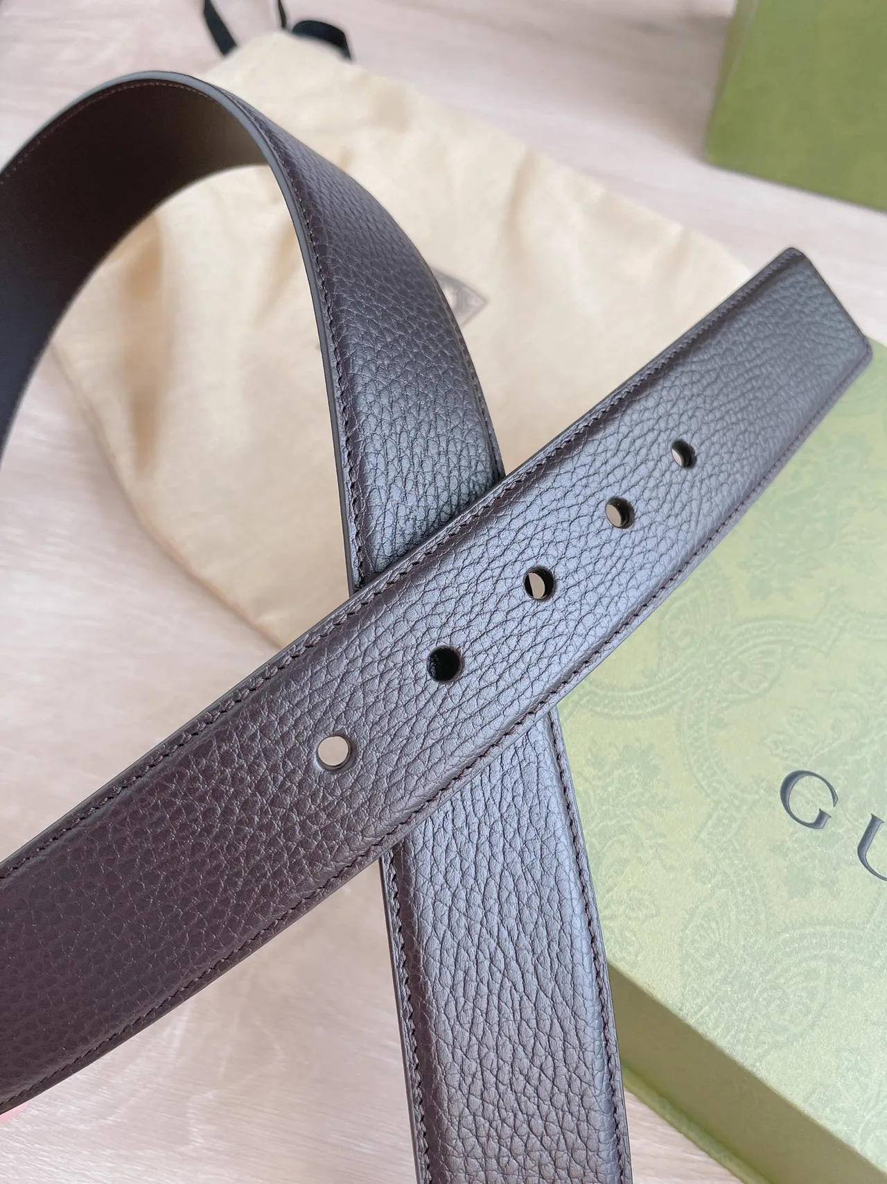 Gucci Black Gold Pebbled Rectangular Buckle Leather Belt 2