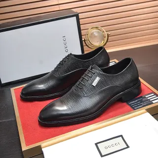 Gucci Sapatos Oxford de ponta redonda com couro de lagarto embossado preto
