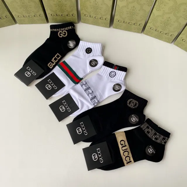 Gucci Black White Ribbed Cuff Logo Patch Socks 5