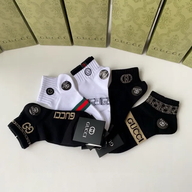 Gucci Black White Ribbed Cuff Logo Patch Socks 7