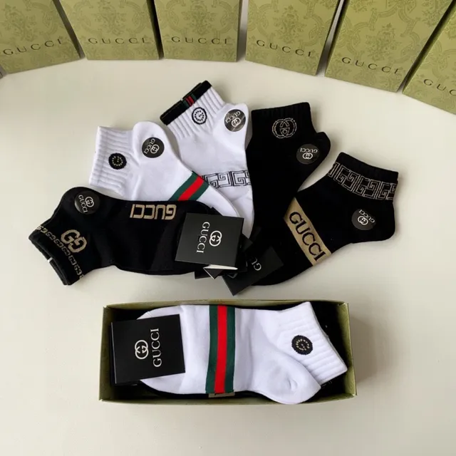 Gucci Black White Ribbed Cuff Logo Patch Socks 8