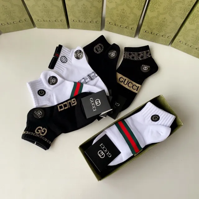 Gucci Black White Ribbed Cuff Logo Patch Socks 9