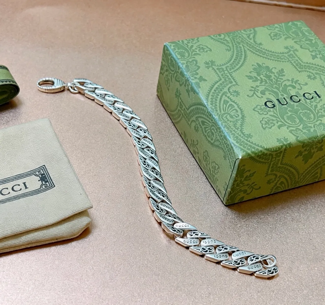 Gucci Chain Silver Beige Chunky Curb Engraved Branding Bracelet 3
