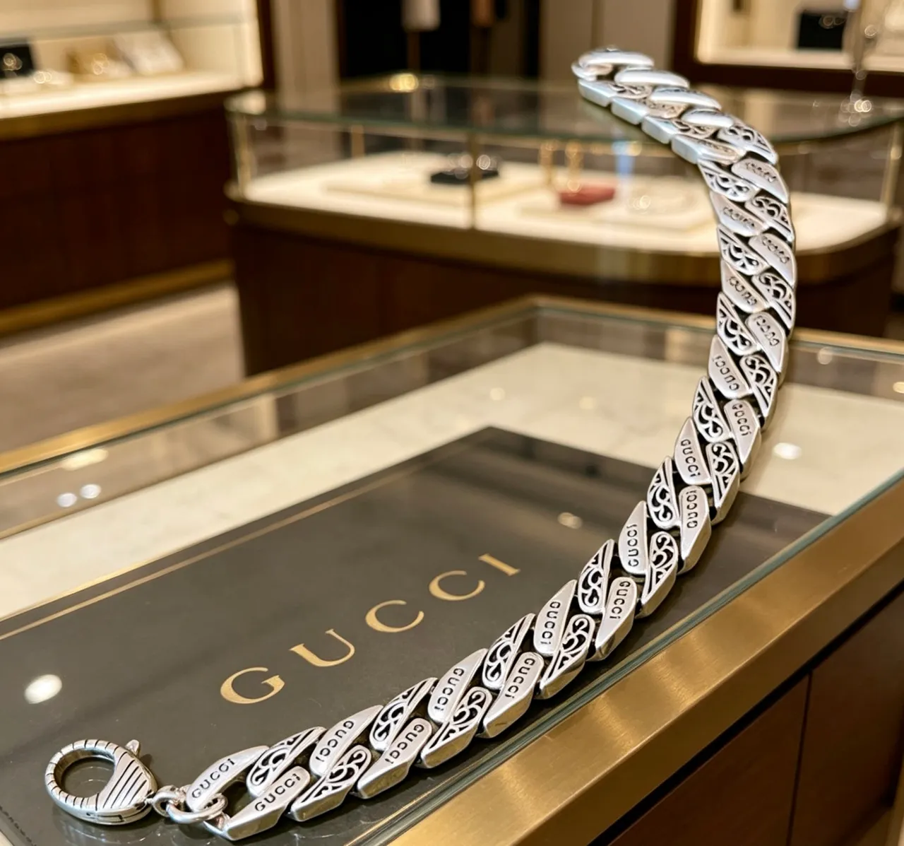 Gucci Chain Silver Beige Chunky Curb Engraved Branding Bracelet 4