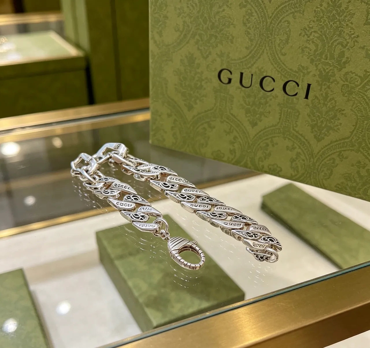 Gucci Chain Silver Beige Chunky Curb Engraved Branding Bracelet 6