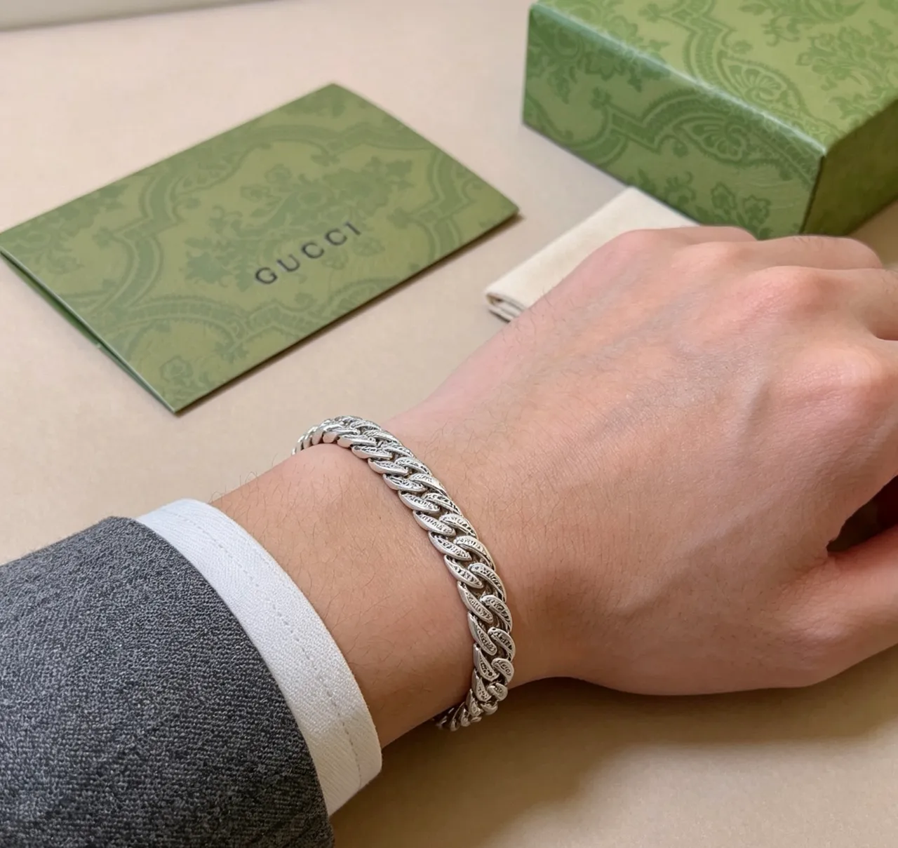 Gucci Chain Silver Beige Chunky Curb Engraved Branding Bracelet 7