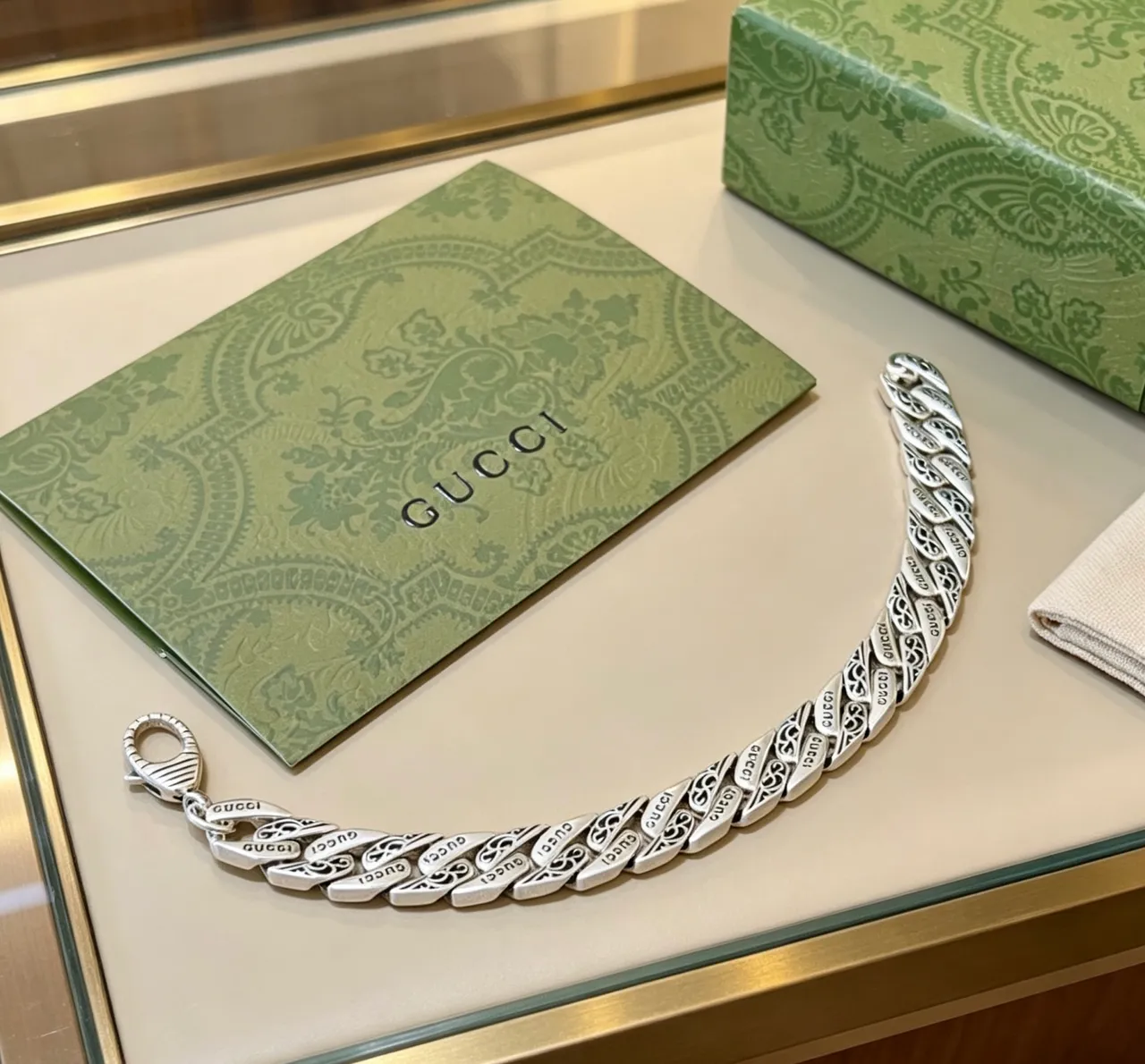 Gucci Chain Silver Beige Chunky Curb Engraved Branding Bracelet 8