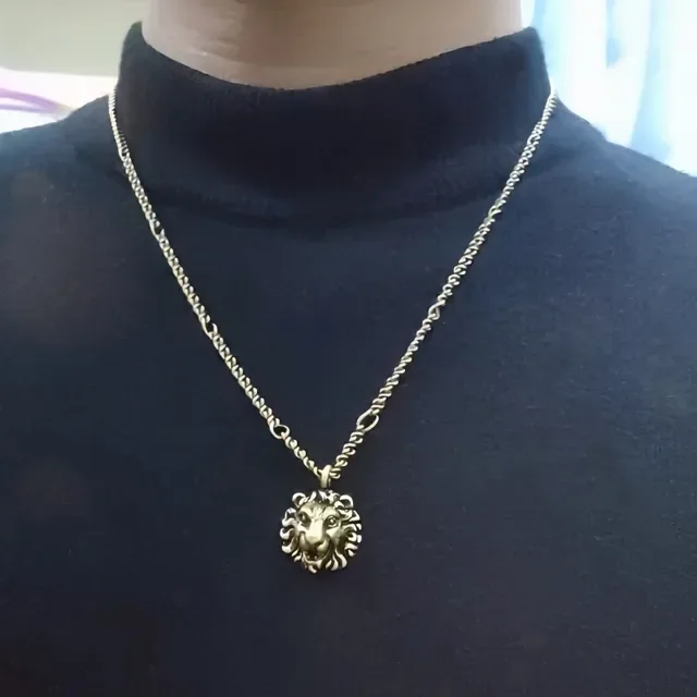 Gucci Dionysus أرجواني فضي رأس أسد مداليون قلادات إنهاء معدني ثنائي اللون وشاح 2