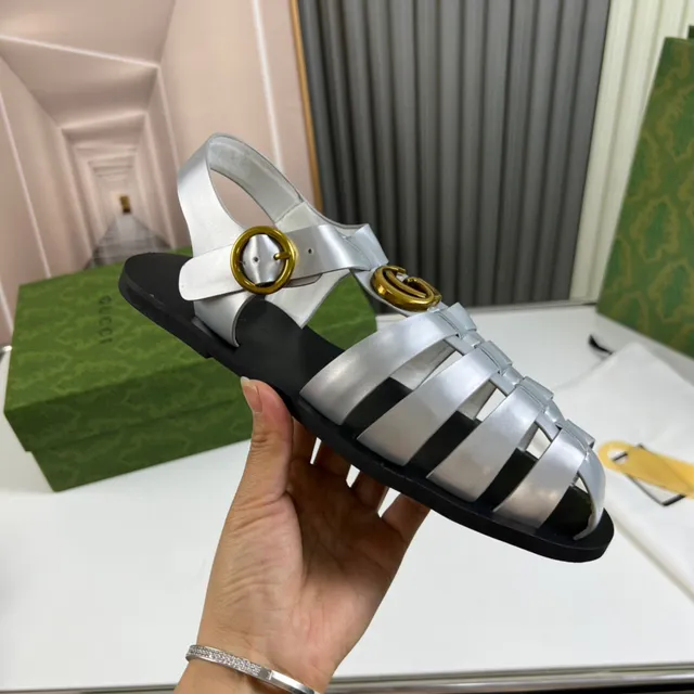Gucci Dionysus Lanières en cuir métalliques argentées et dorées Semelle en caoutchouc noir Sandales Gladiator 7