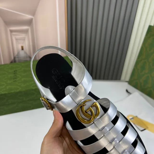 Gucci Dionysus Lanières en cuir métalliques argentées et dorées Semelle en caoutchouc noir Sandales Gladiator 8