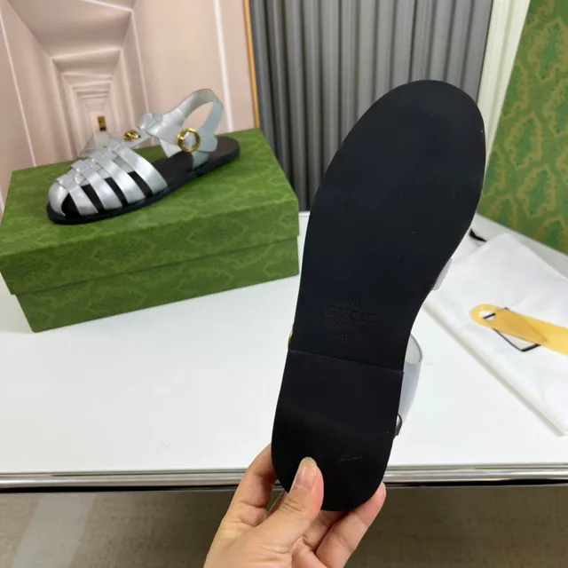 Gucci Dionysus Lanières en cuir métalliques argentées et dorées Semelle en caoutchouc noir Sandales Gladiator 9