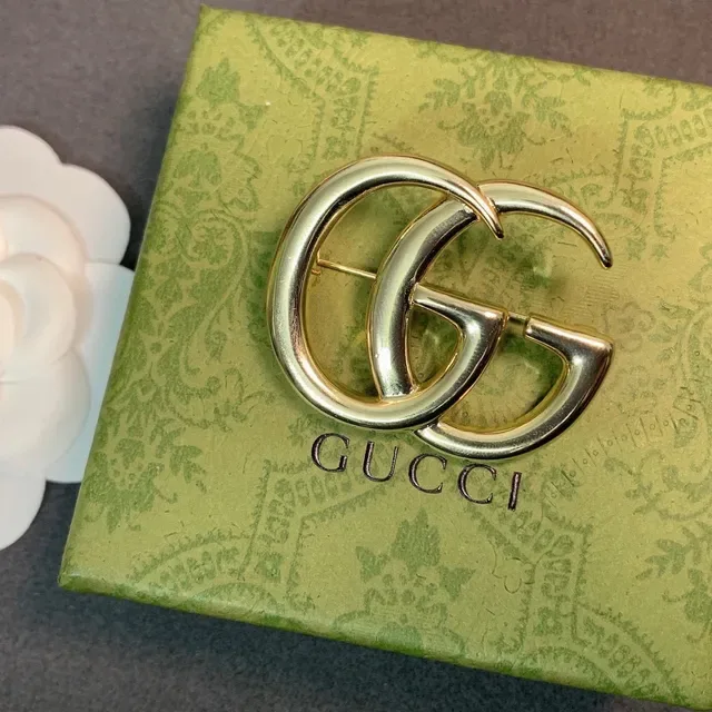 Gucci Double G Gold-Tone Interlocking Logo Brooch 2