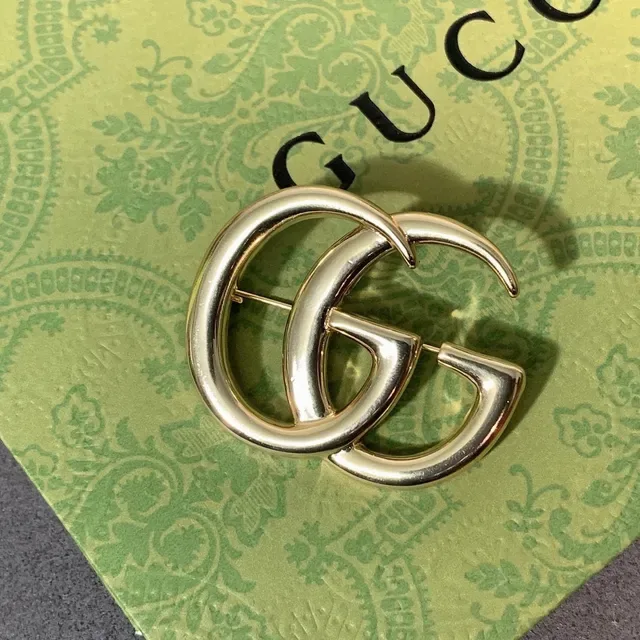 Gucci Double G Gold-Tone Interlocking Logo Brooch 3