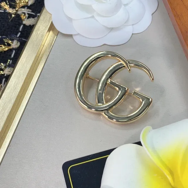 Gucci Double G Gold-Tone Interlocking Logo Brooch 4