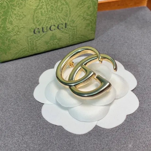 Gucci Double G Gold-Tone Interlocking Logo Brooch 5