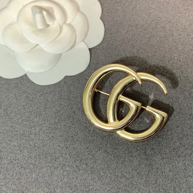 Gucci Double G Gold-Tone Interlocking Logo Brooch 6