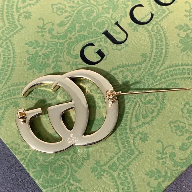 Gucci Double G Gold-Tone Interlocking Logo Brooch 7