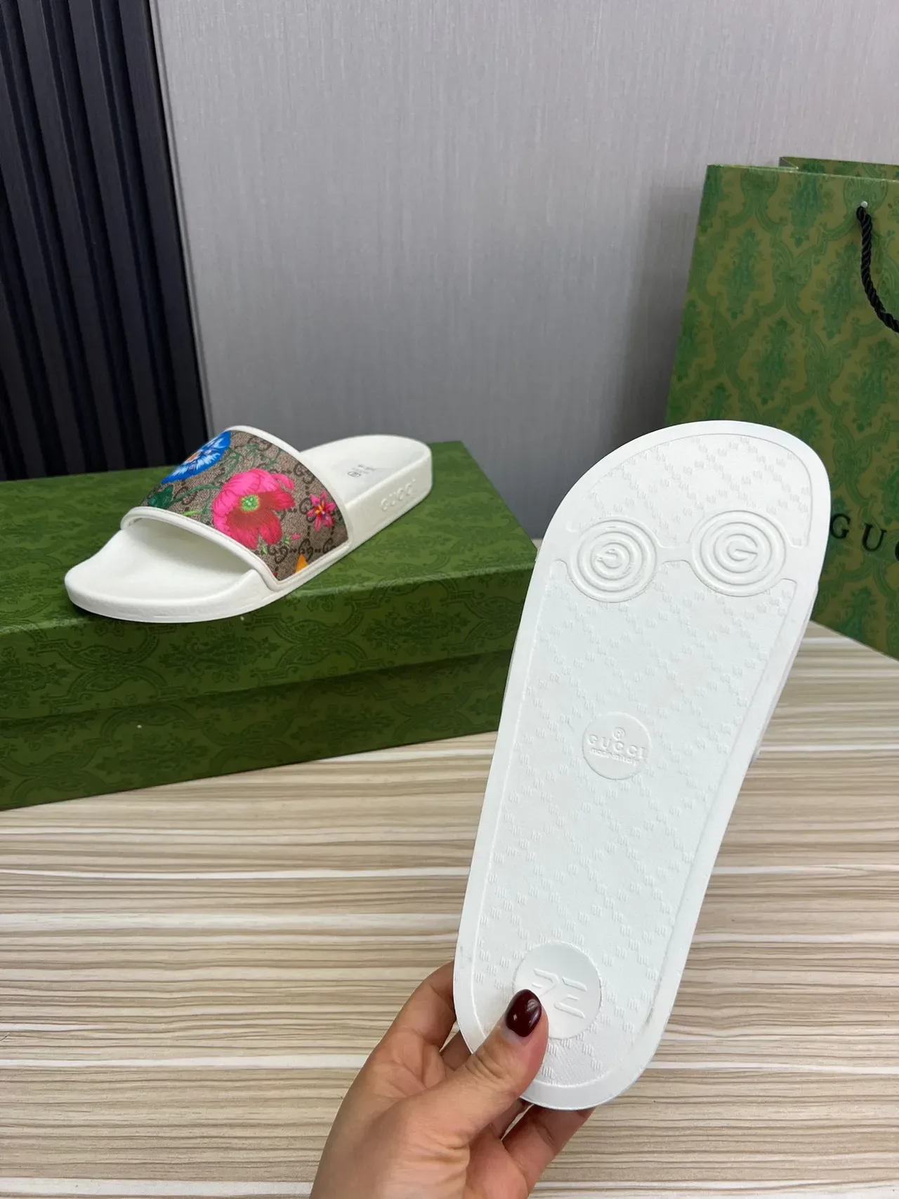 Gucci Floral GG Slide White Multicolor Canvas Strap Rubber Sole Slippers 3