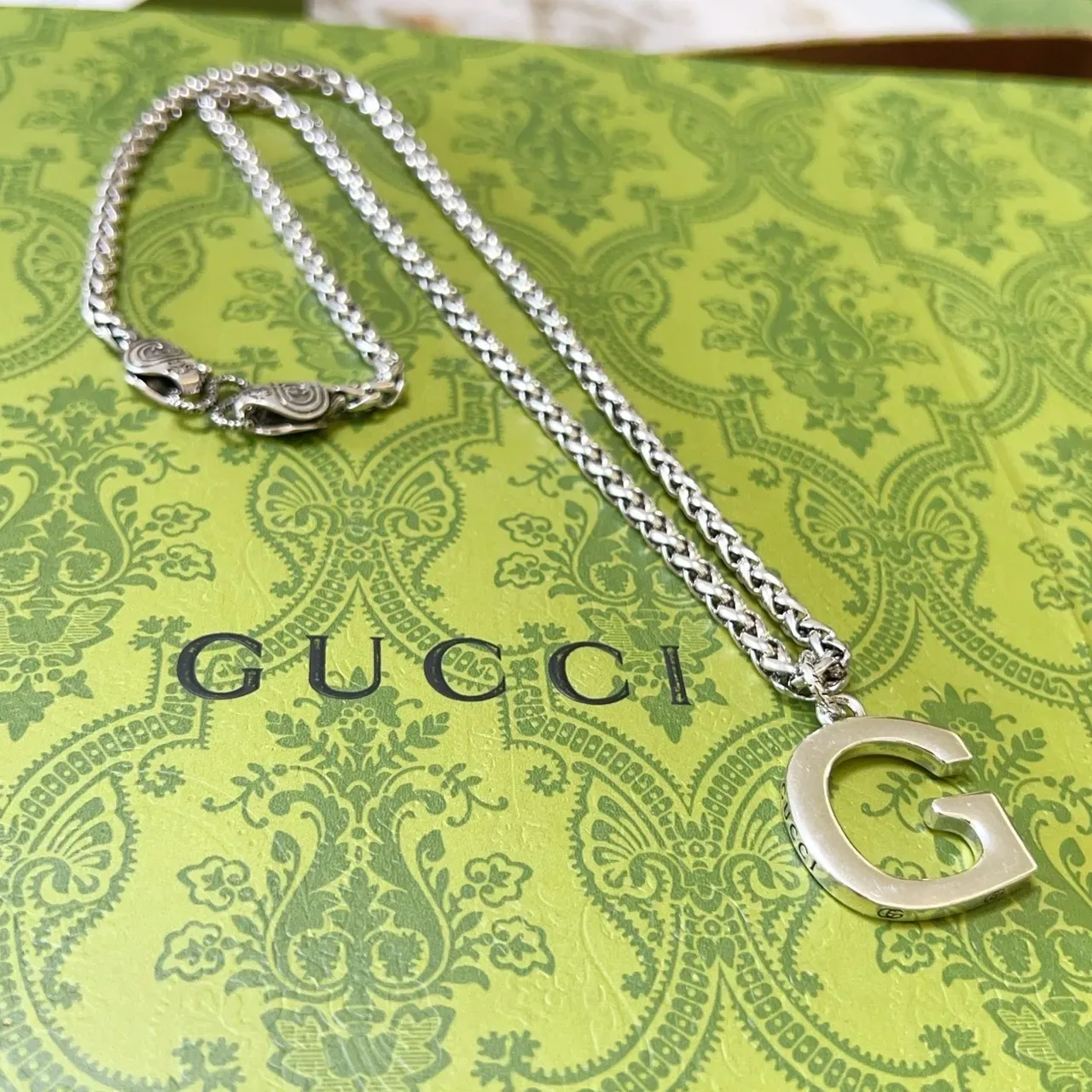 Gucci G-Logo فضي أخضر سلسلة ارتباط القمح المضفرة تعليق مفتوح قلادة 4