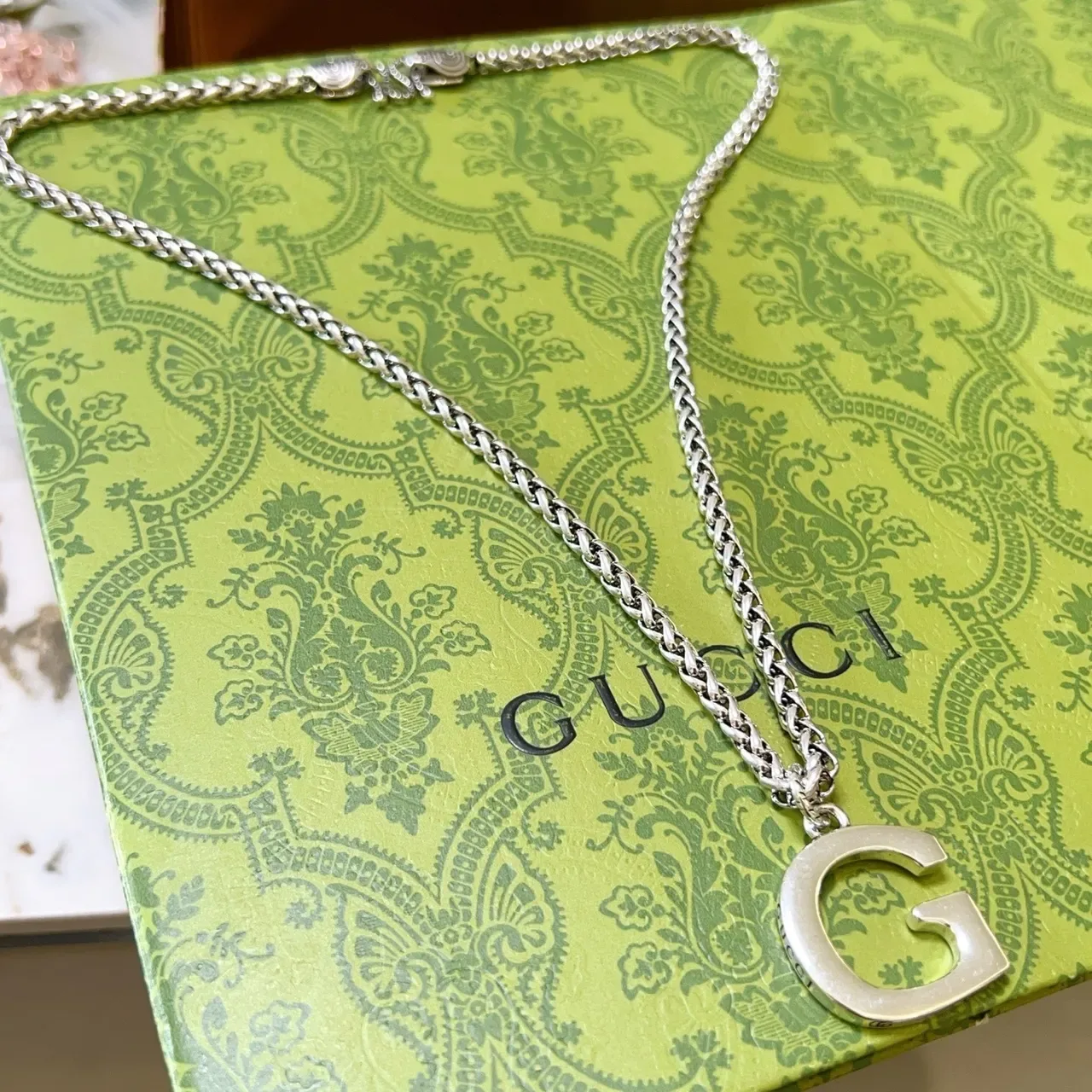 Gucci G-Logo فضي أخضر سلسلة ارتباط القمح المضفرة تعليق مفتوح قلادة 7