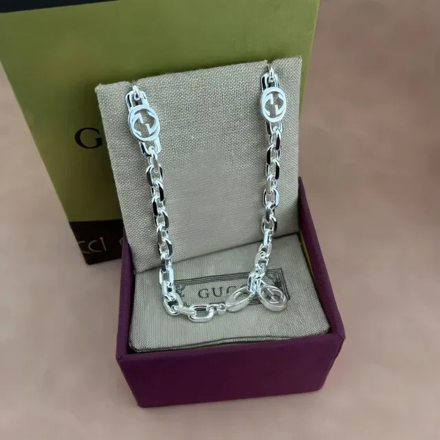 Gucci GG Chain Interlocking G Medallion Silver-Tone Necklace 4