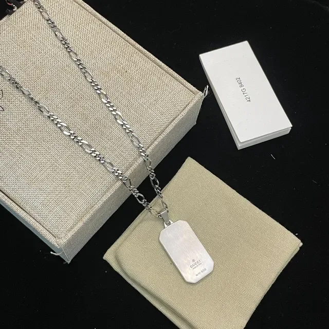 Gucci GG Marmont قلادة Dog-Tag بنقشة نحلة فضية 3