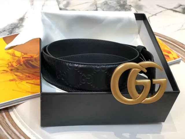 Gucci GG Marmont Ceinture en cuir noire et dorée avec boucle Double G 4