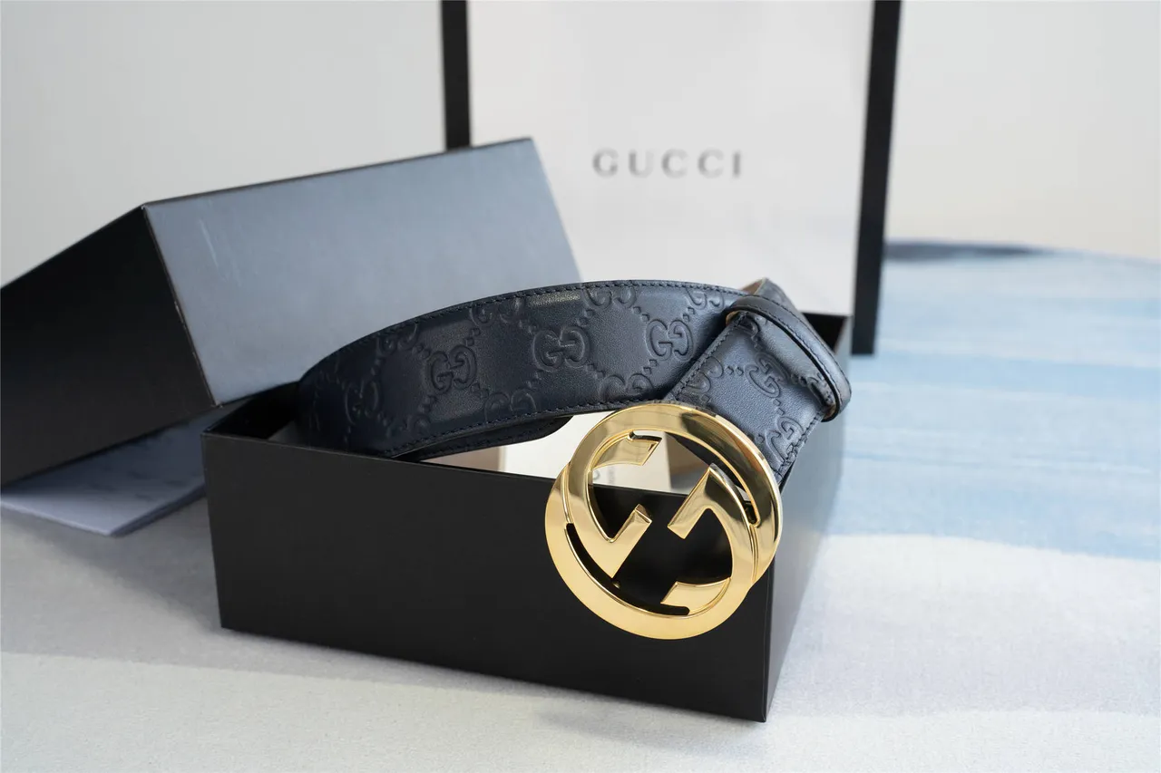 Gucci GG Marmont Noir Doré embossed monogram interlocking G boucle ceinture en cuir 4