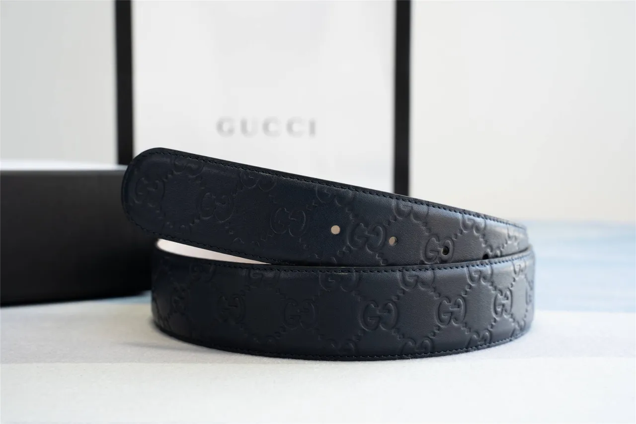 Gucci GG Marmont Noir Doré embossed monogram interlocking G boucle ceinture en cuir 8