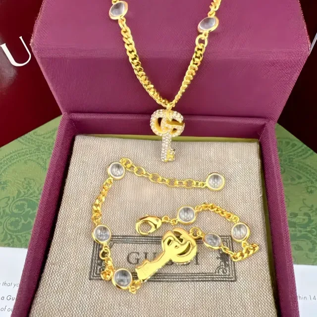 Bracelet Gucci GG Marmont avec Clé de Cristal Dorée 4