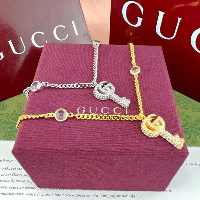 Bracelet Gucci GG Marmont avec Clé de Cristal Dorée 7