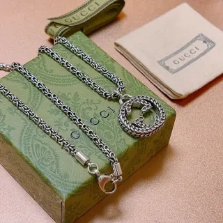 سلسلة Gucci GG Marmont Interlocking G متشابكة