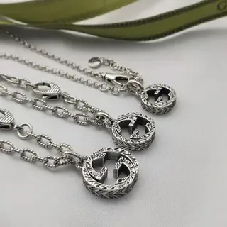 قلادة Gucci GG Marmont Interlocking G فضية