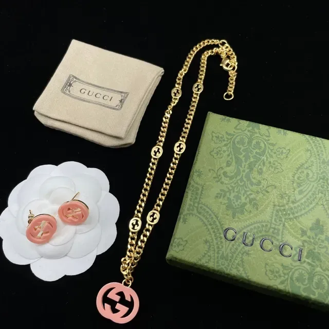 Colar Gucci GG Marmont Corrente Curb Ouro Rosa Esmaltado Pendente G Interlocking 6