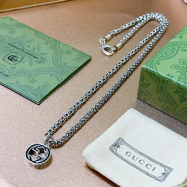 Gucci GG Marmont Silver Black Byzantine-Link Chain Interlocking Double-G Pendant Necklace 3